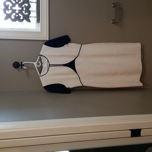 Elie Tahari Size 10 Blak and White Dress.